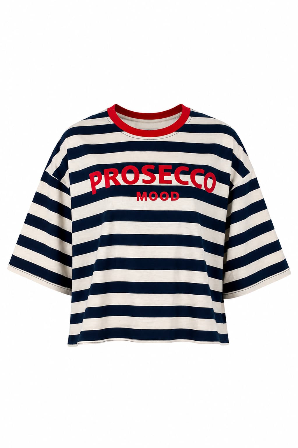 T-shirt Prosecco da donna a righe con stampa frontale indossata con jeans chiari. immagine gost