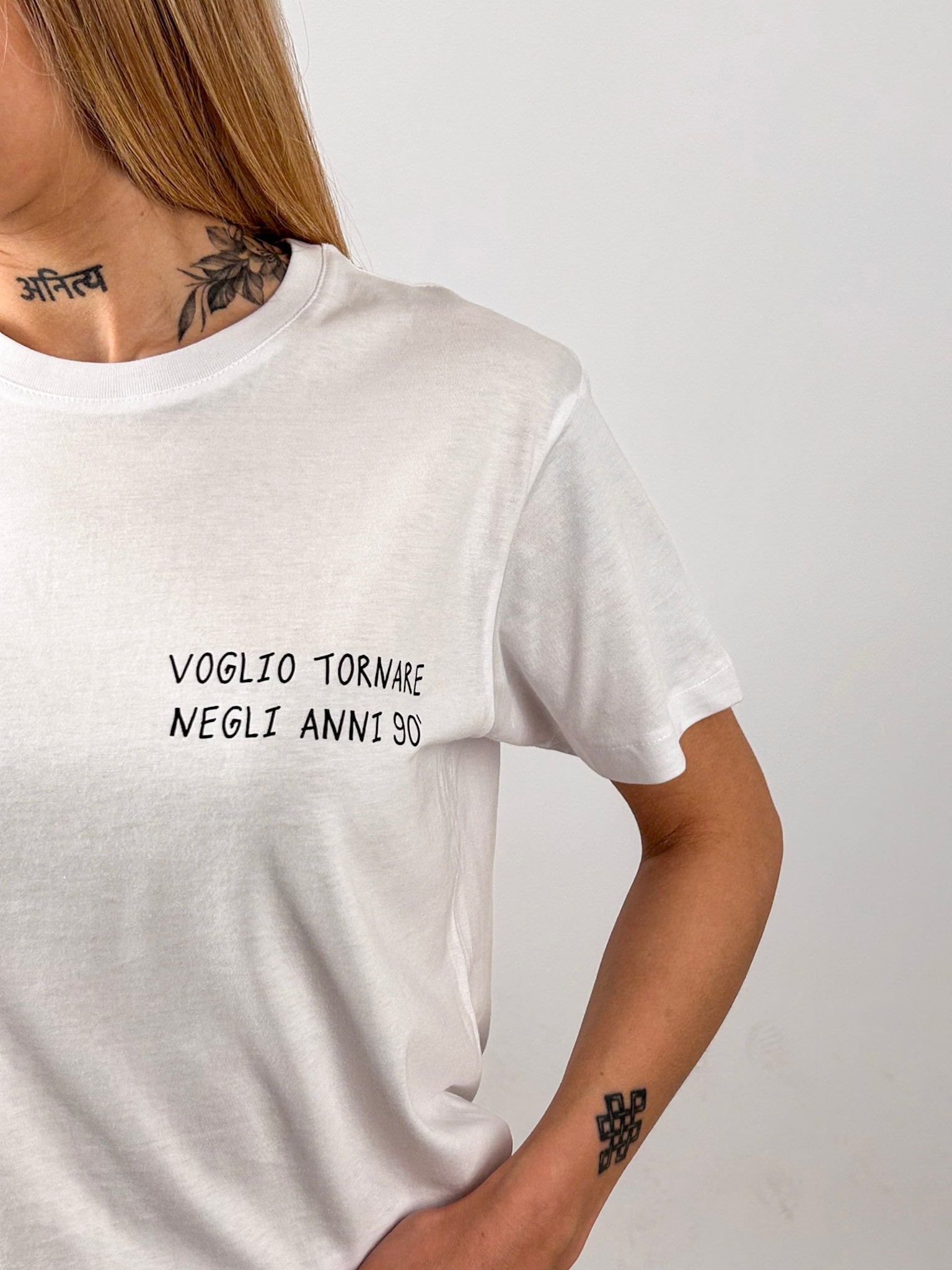 t-shirt voglio tornare negli anni 90 . vista fdettaglio