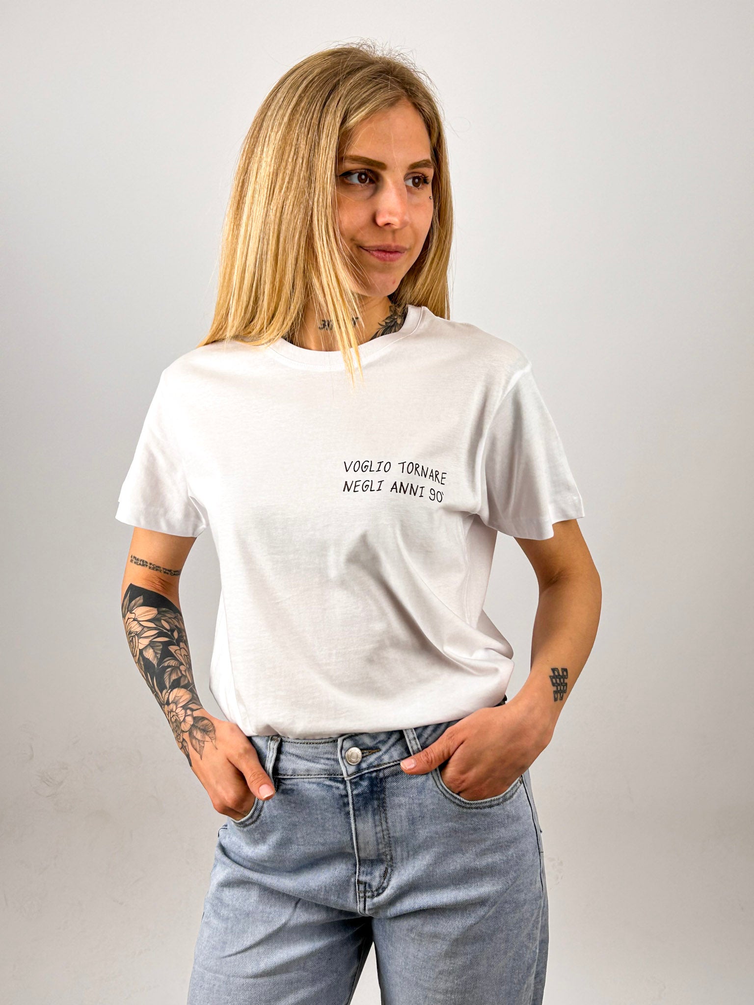 t-shirt voglio tornare negli anni 90. portata dentro