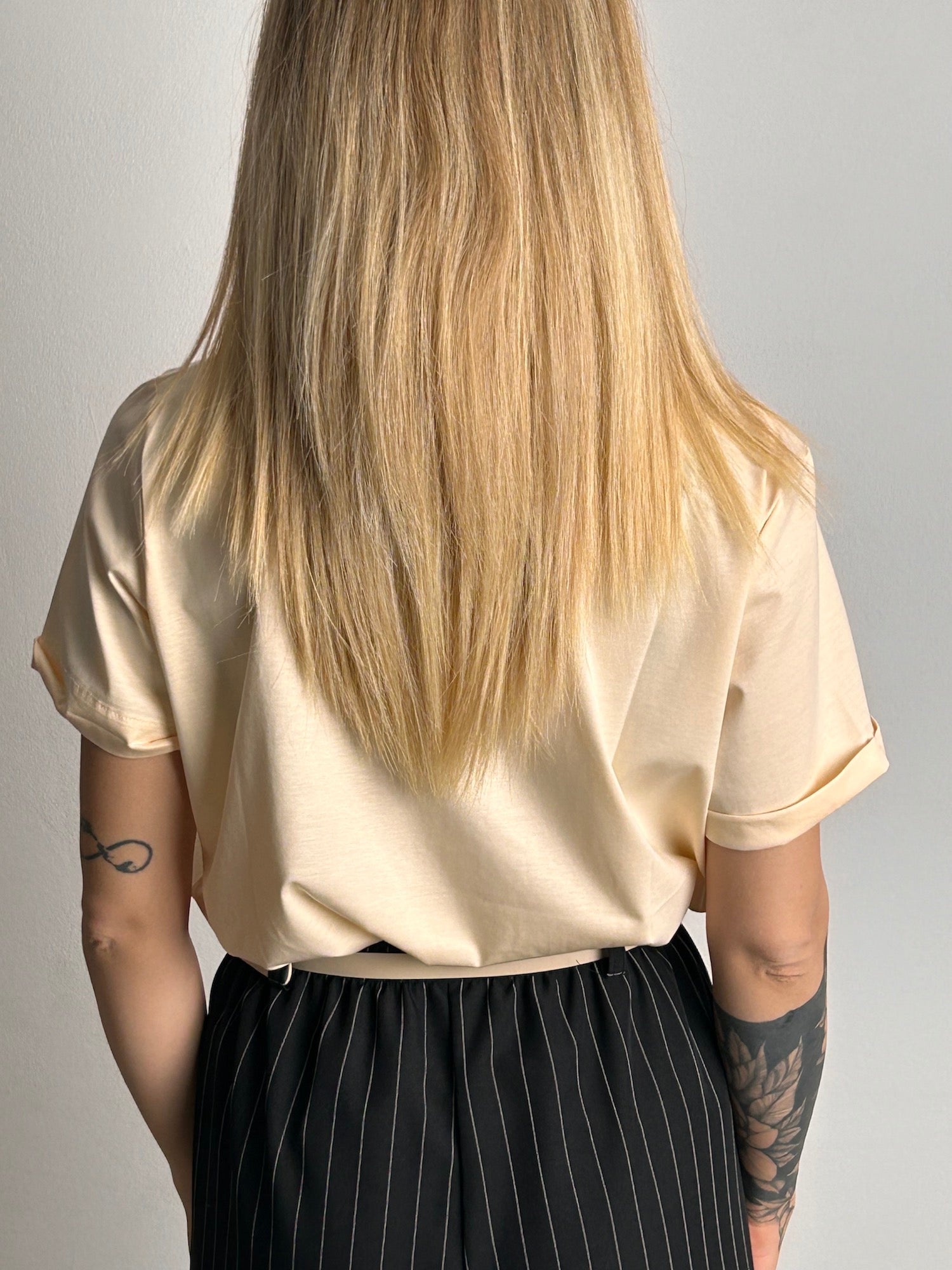 T-shirt essential chic – t-shirt donna basic con tocco elegante, stile minimal everyday.retro