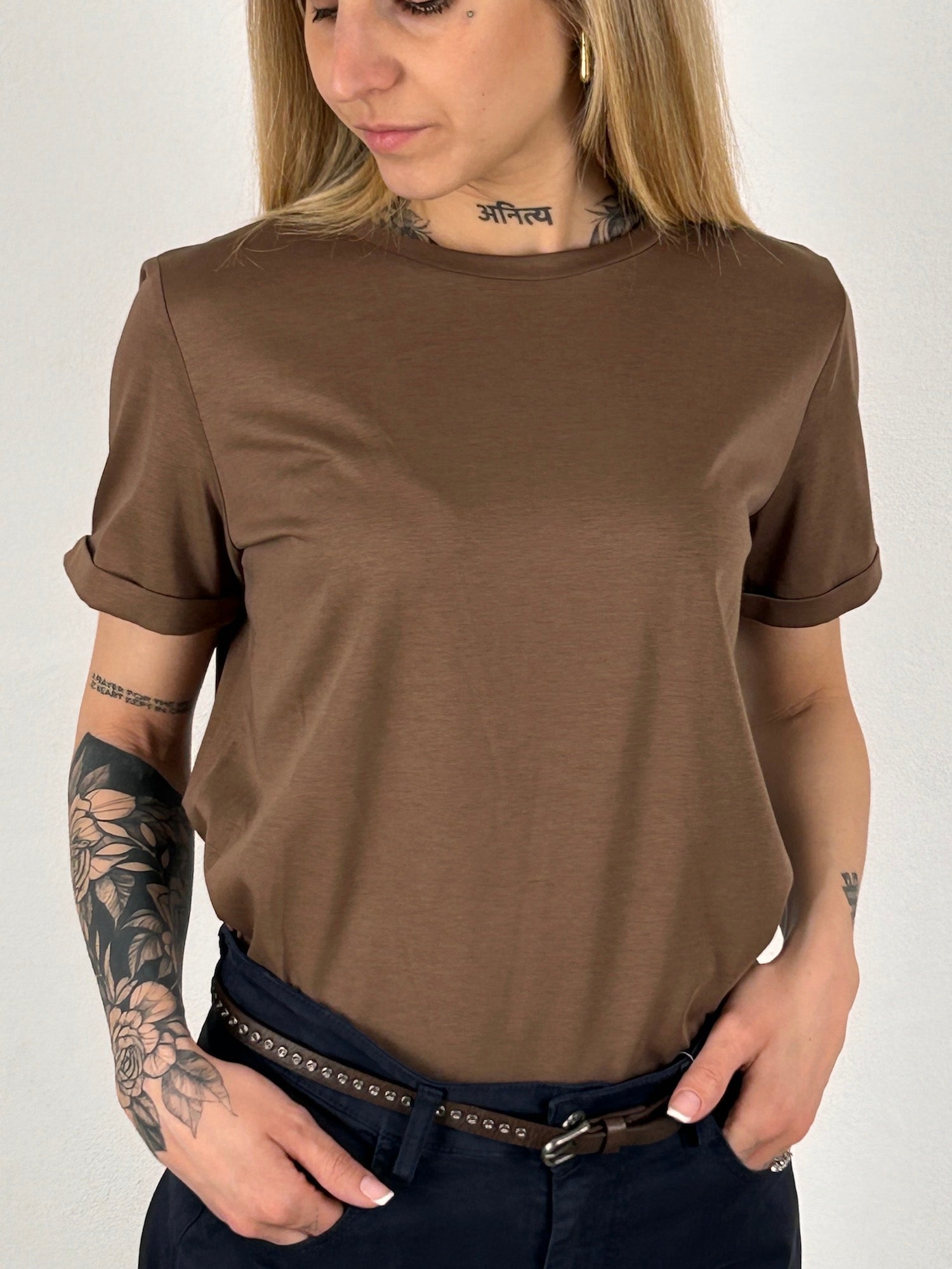 T-shirt essential chic – t-shirt donna basic con tocco elegante, stile minimal everyday
