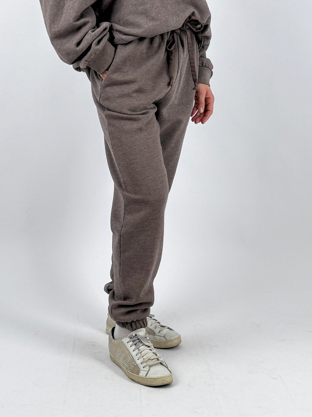 Tuta Soft tortora, dettaglio pantalone